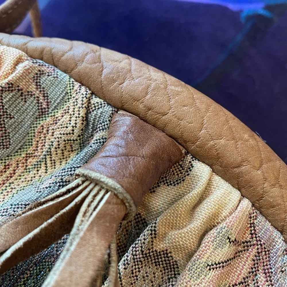 tapestry vintage satchel purse Beautiful condition. BOHO, cottage-core.